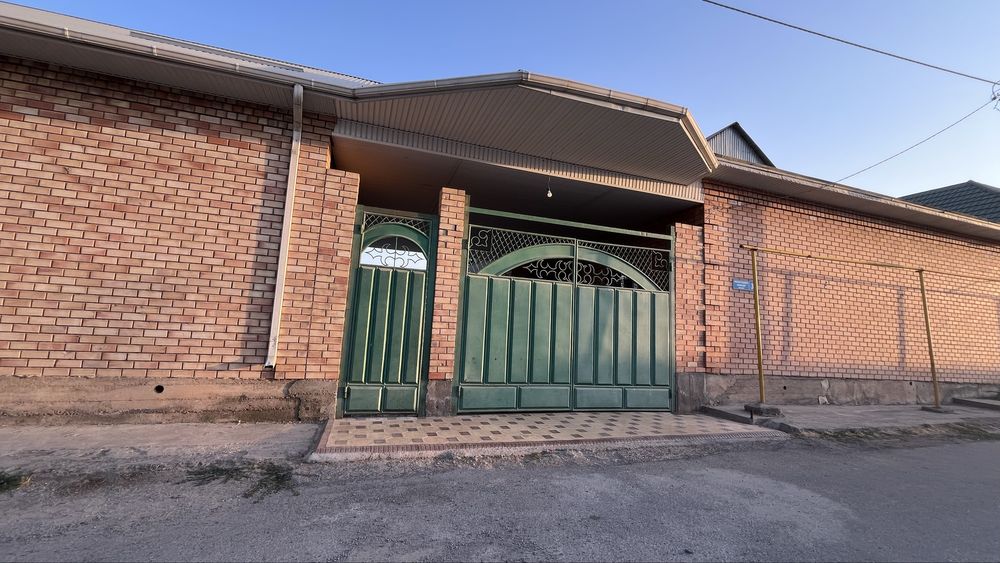 Үй сатылады.