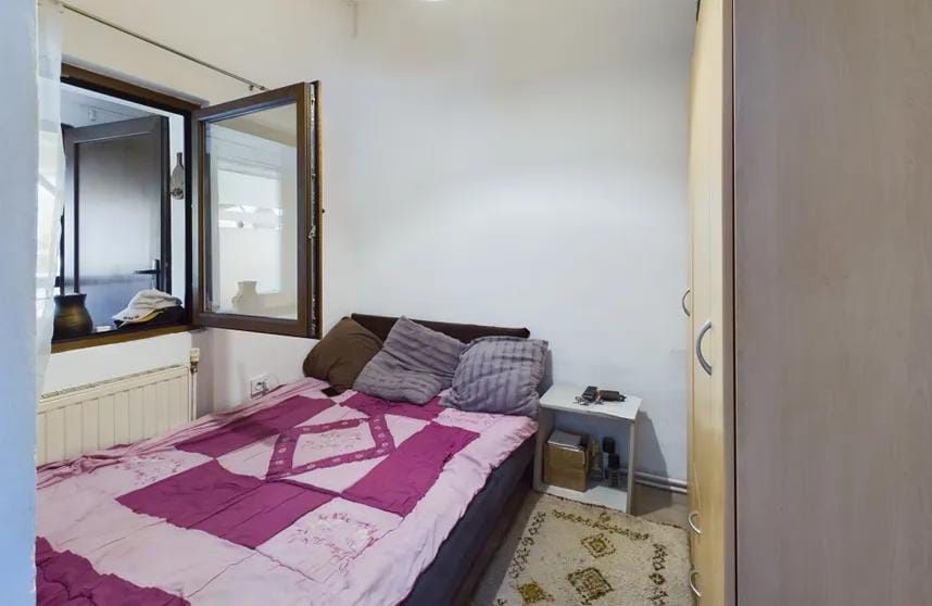 Apartament la curte comuna