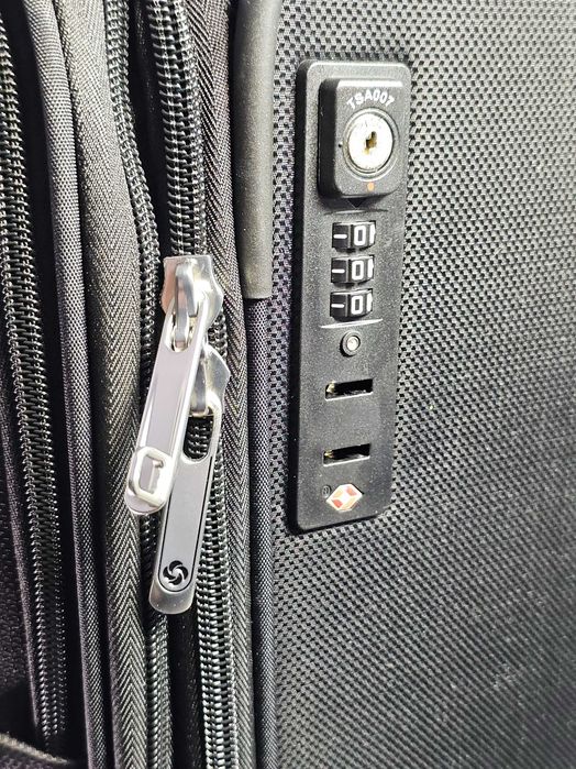 Samsonite - голям куфар с 4 колелца тип спинер