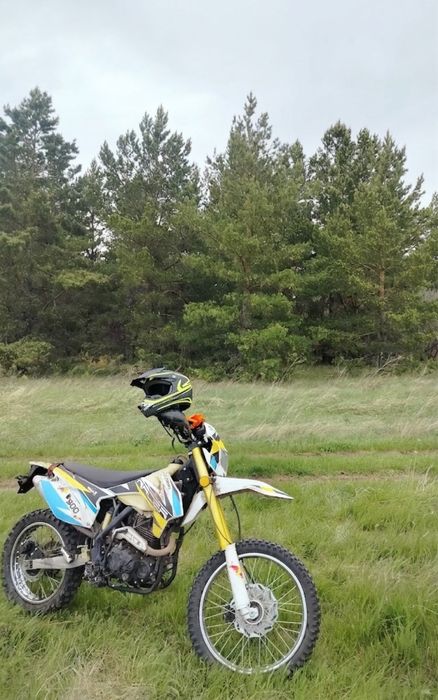 Продам мотоцикл эндуро 300 кубов