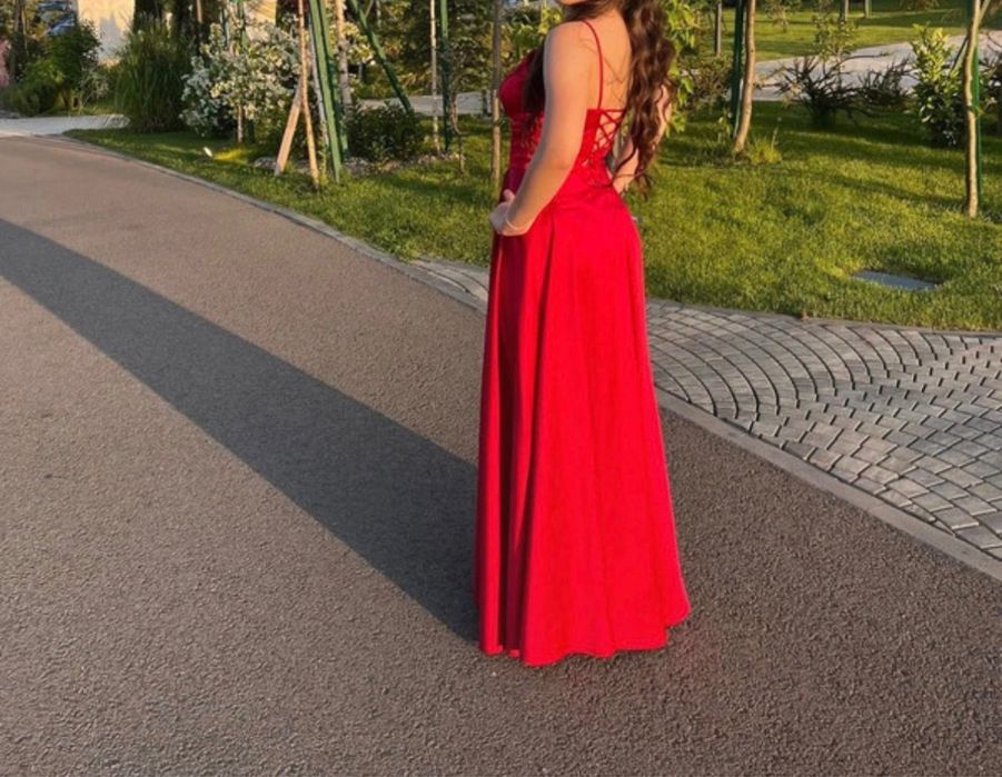 Vand rochii de eveniment la