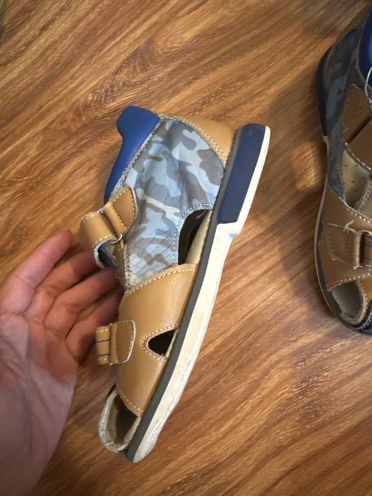 Отдам сандали на мальчика размер 27