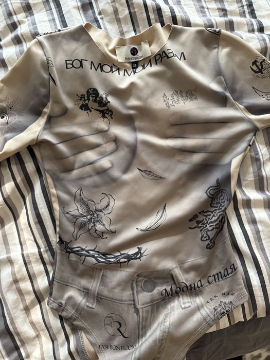 Боди с надписи fashion room