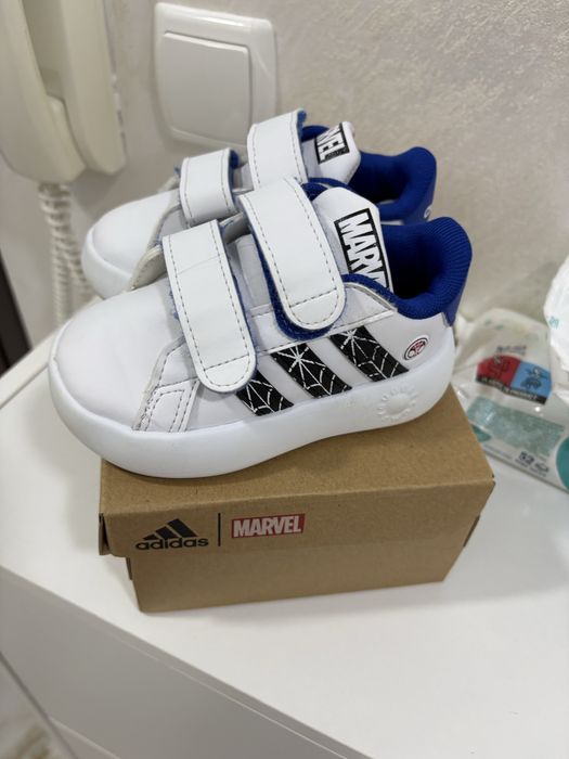 Оригинални обувки за дете Адидас Марвил