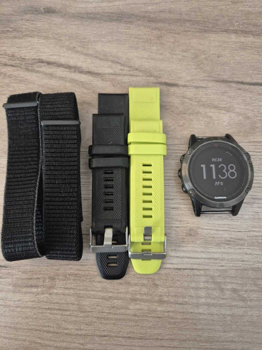 Часовник Garmin Fenix 5