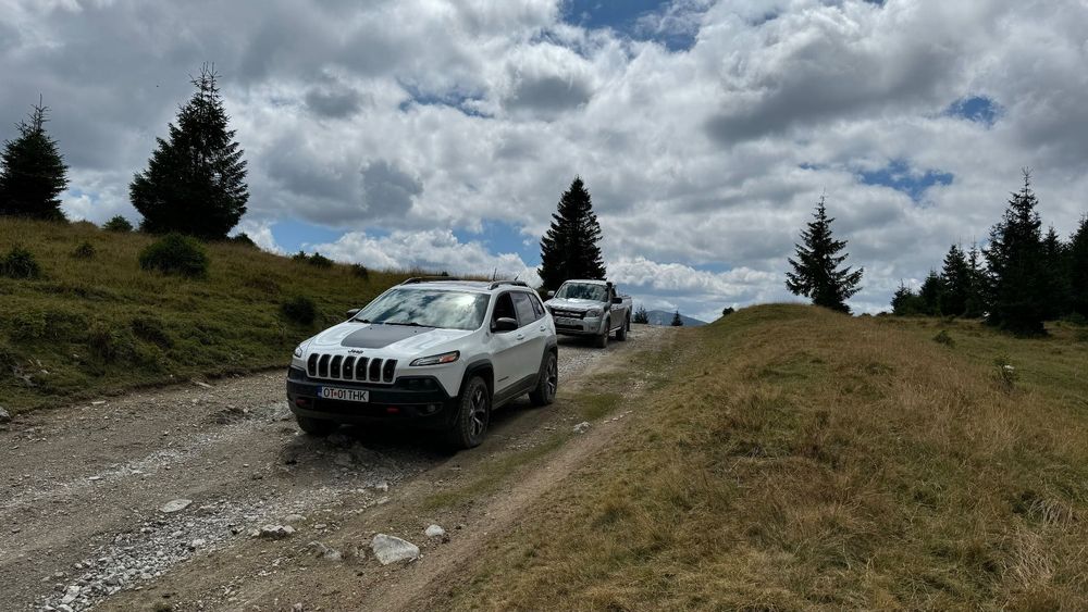 Jeep Cherokee Autoutilitara 4 locuri 4WD Low Range rear diff lock