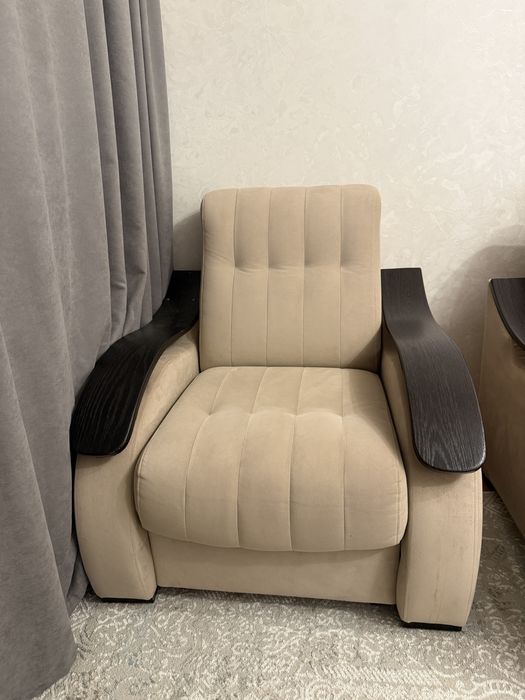 Продам диван и два кресла