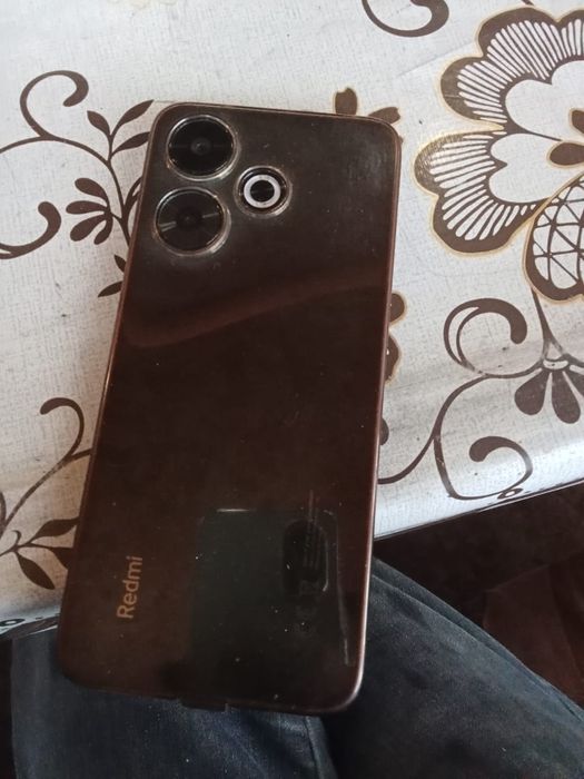 продаю телефон REDMI 13