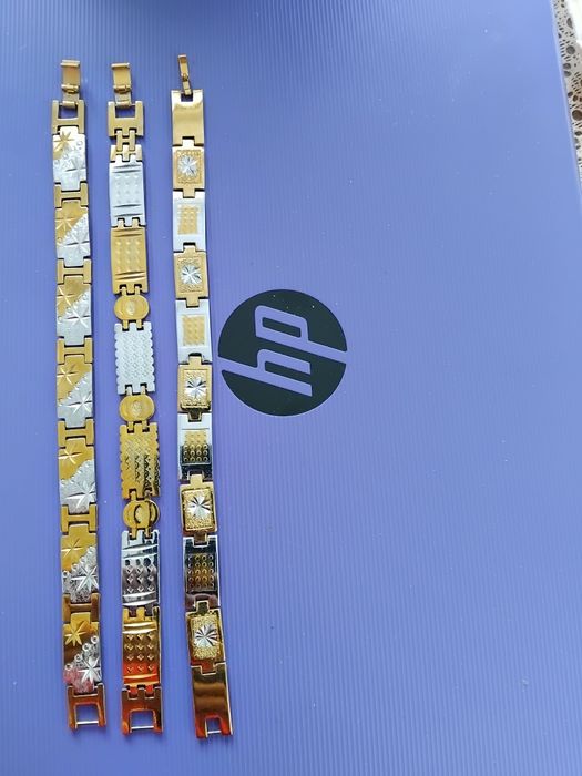 Позлатени гривни