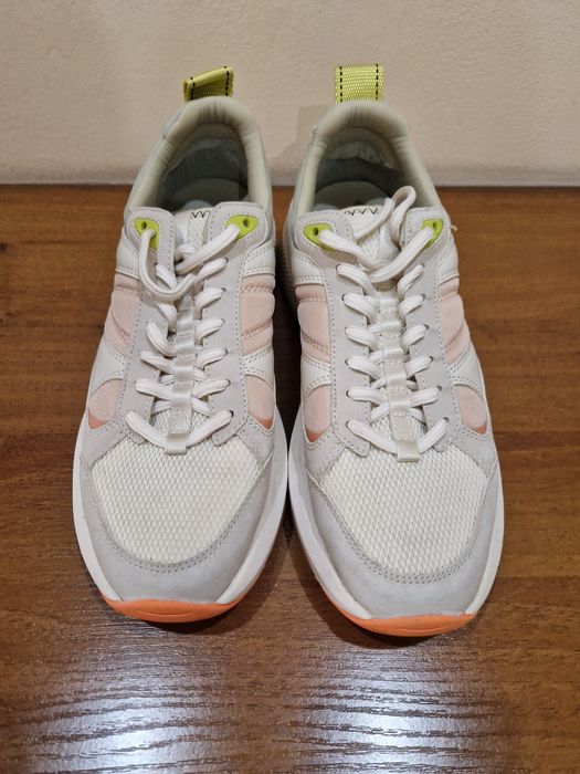 Сникърси на Zara