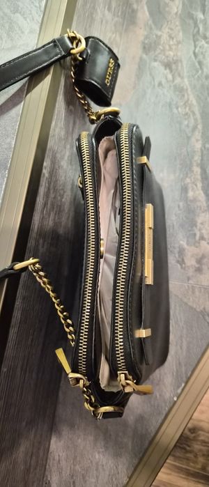 Нова чанта GUESS