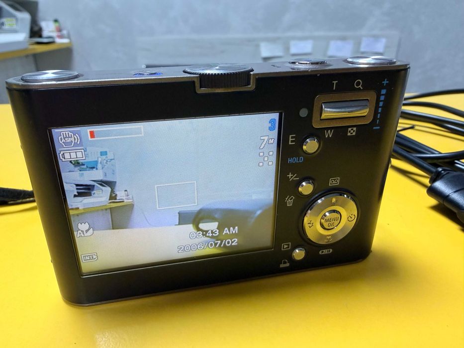 Фотоапарат Samsung NV3 7.2MP Digital Camera