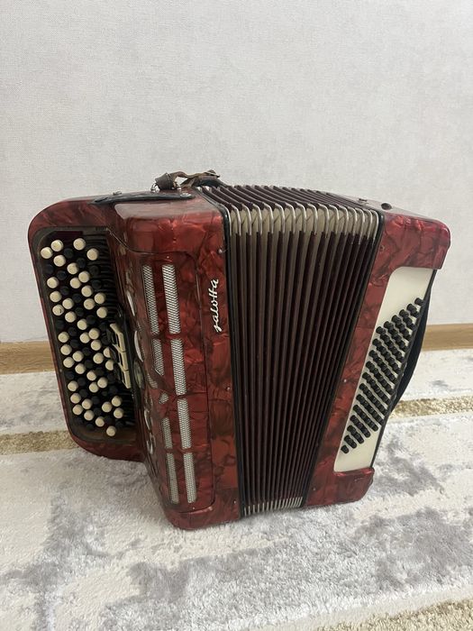 Баян. Продам. В среднем состояний.