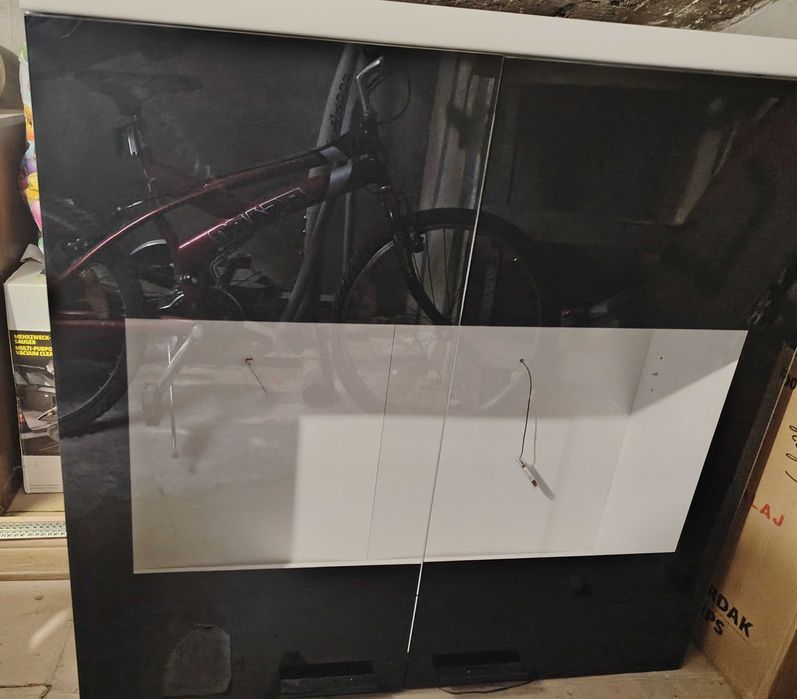 Секция 4 части Еником черно гланц и бяло