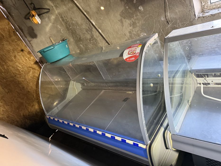 Продам Витринный холодильники