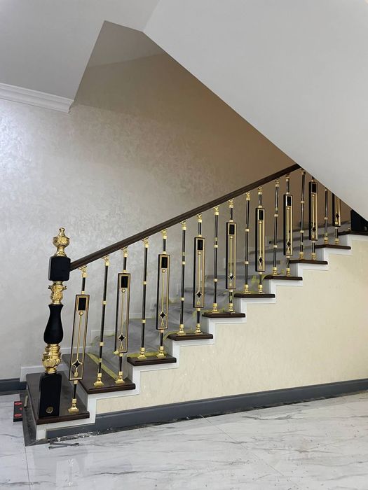 Keng turdagi Zina yogochlari