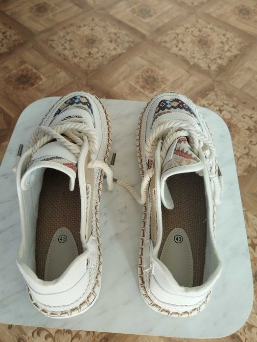 Продам обувь унисекс