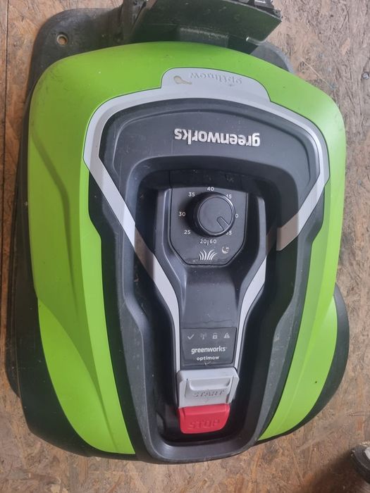 Robot de tuns iarba Greenworks Optimow