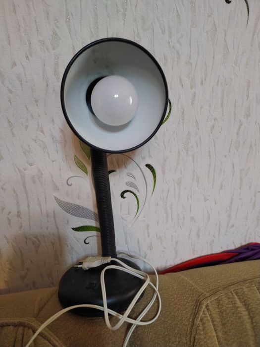 Настольная лампа
