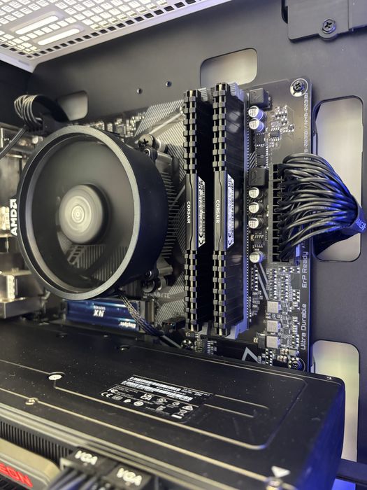 Геймърски компютър AMD Ryzen 5 5600X, RX 6750 XT 12GB, 32GB ram