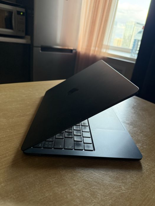 Продам Macbook air m2 16gb