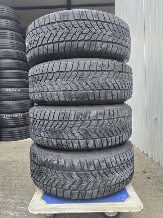 4 Броя 235/60/18 Dunlop 2x6,8mm 2x5,6mm