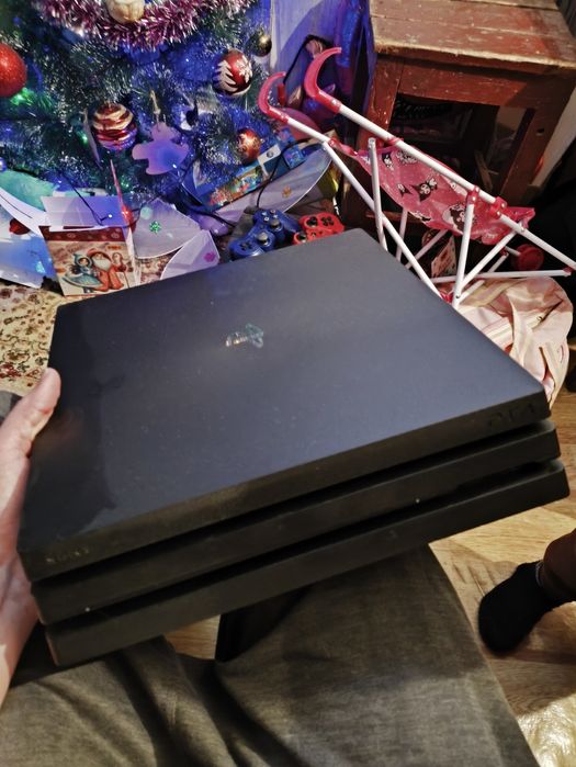 Продам ps4 pro 1 tb.