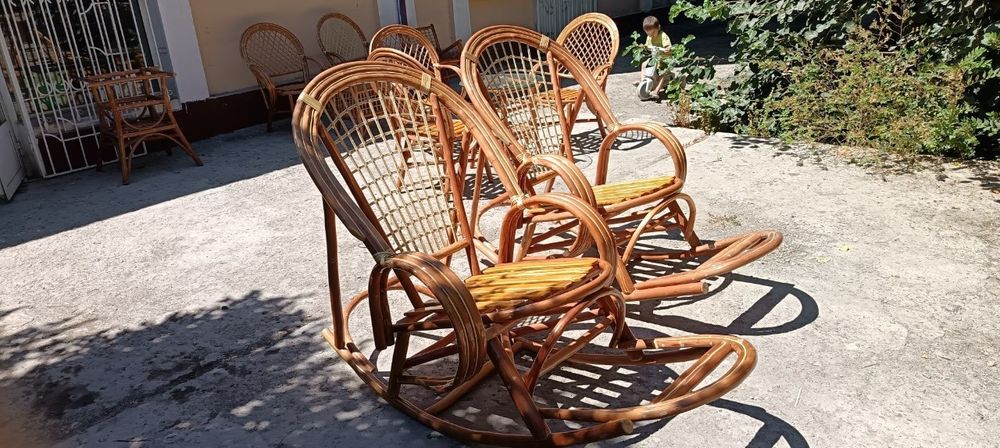 Stul tabiy qora toldan yasalgan