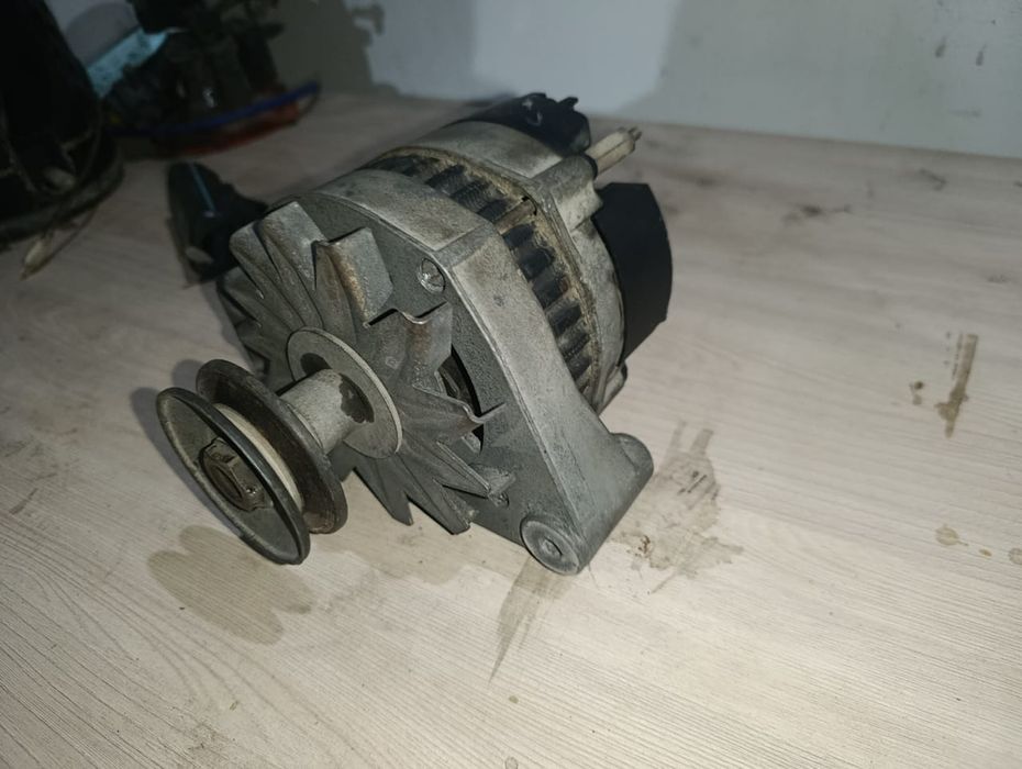 Генератор стартер на Ауди 100 80 А6