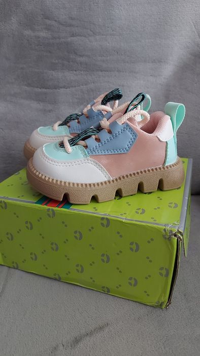 Продам детские кросовки