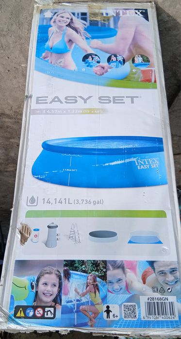 Piscina noua,nu este folosita.