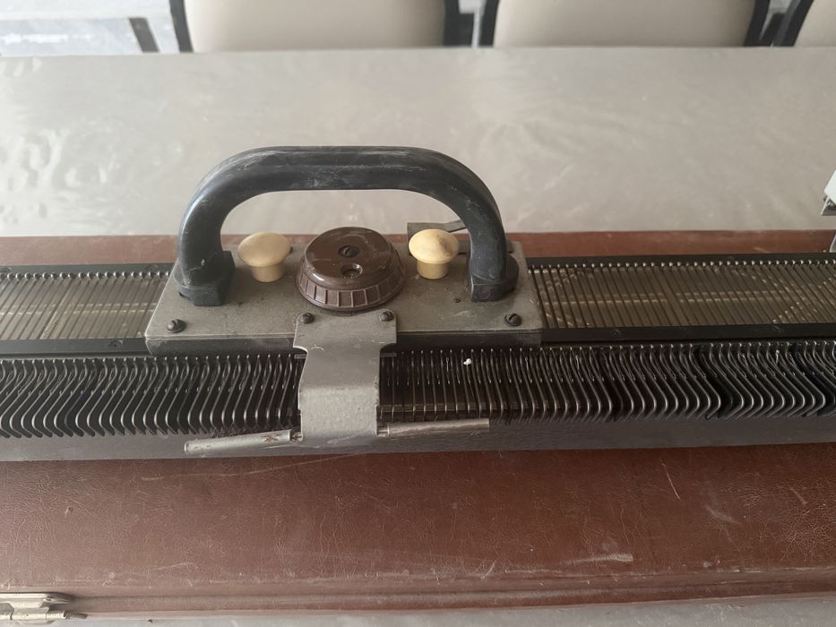 вязальная машинка продаётся