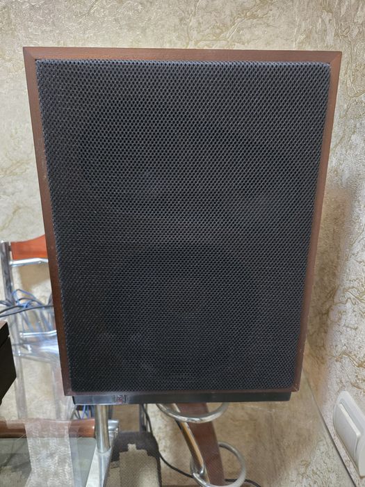 Продается виниловый проигрыватель ESTONIA-008