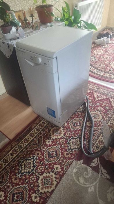 Masina de spalat vase,plita electrica,plita pe gaz,in stare perfecta de funcționare