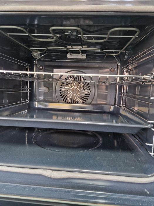 Фурна за вграждане с пара AEG Чисто нова