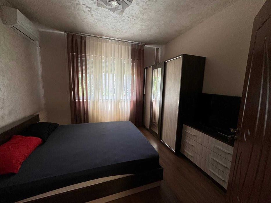 Тристаен Апартамент