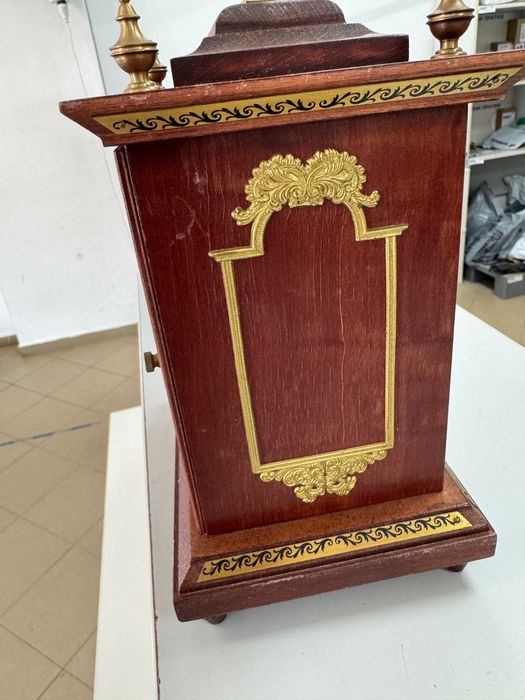 Часовник настолен немски