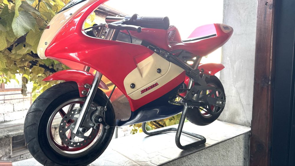 Детско пистово моторче 49сс.