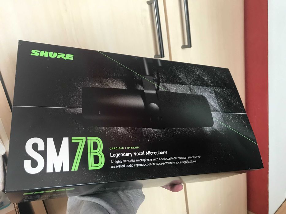 Microfon Shure SM7B + Booster + Cablu Roland (noi, originale)
