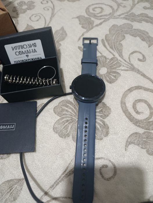 Набор фокусов и смарт часы.