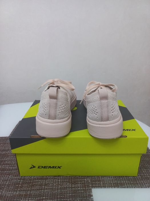 Продам женские кеды