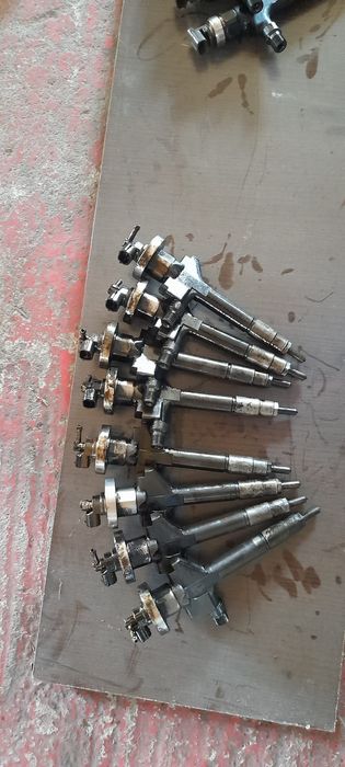 Vând injectoare Mazda 6 motor 2.0 RF 5.