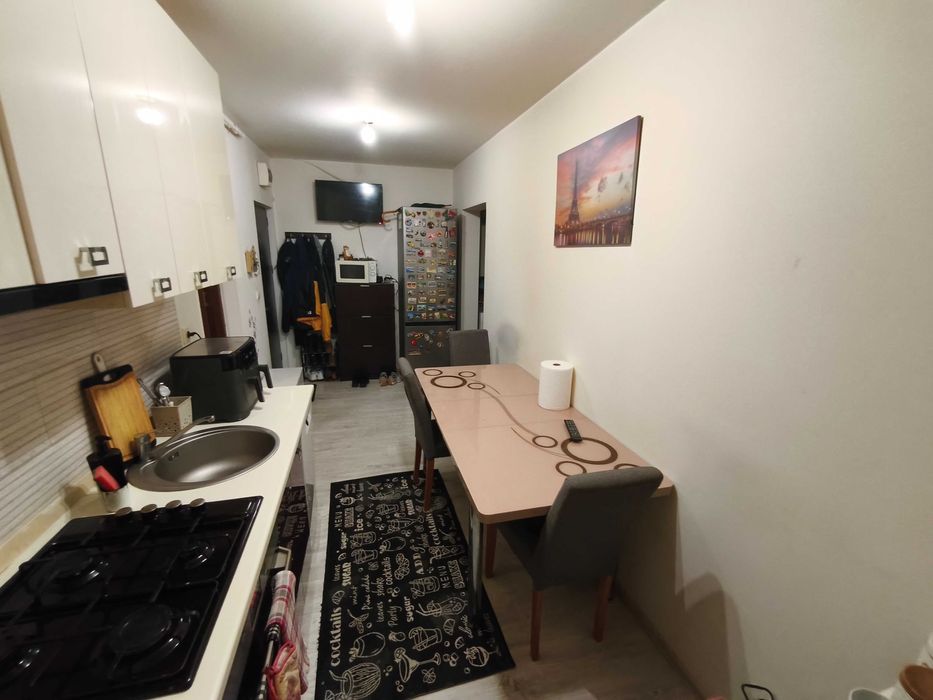Apartament 2 camere decomandat de vânzare