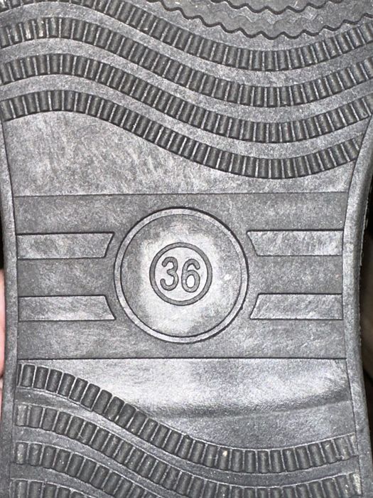 Продаю детскую обувь