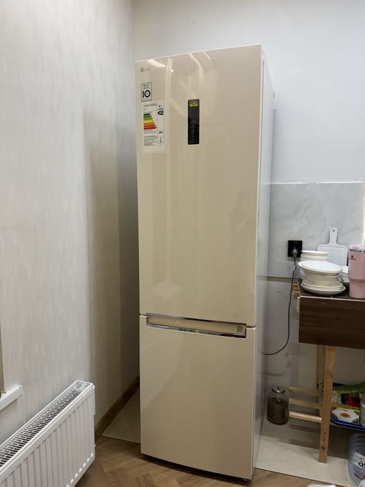 Продам Холодильник LG