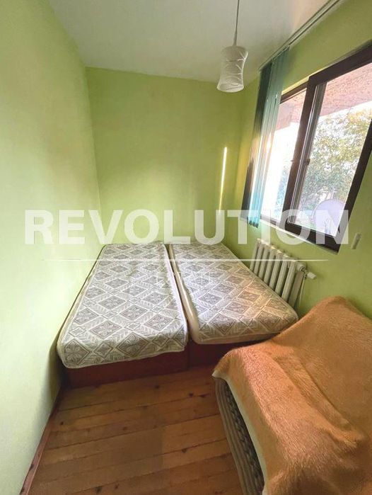 Дава се под наем Етаж от къща в Варна, Бриз - 60 кв.м за 500 € - Снимка #3