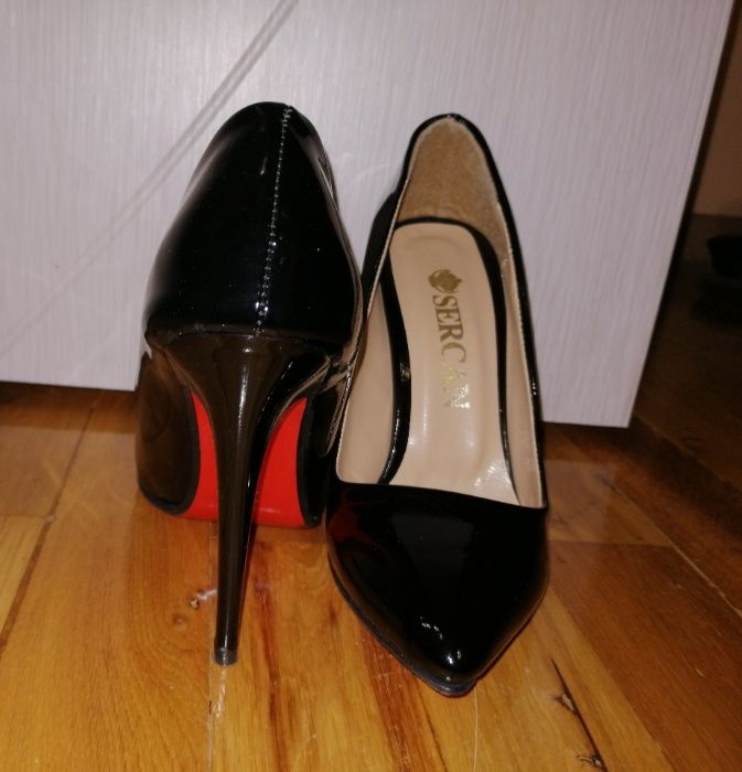 Елегантни дамски обувки