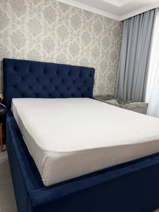 Двуспальная кровать