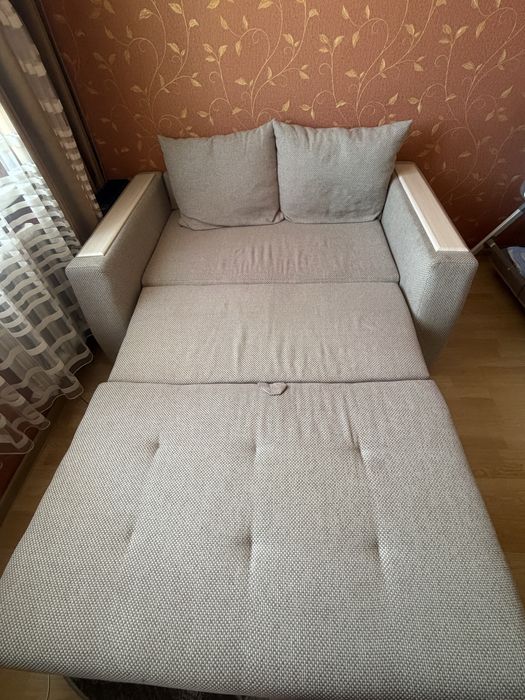 Продается диван с подушкой