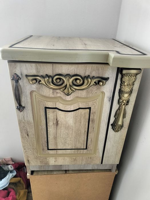 Kravat sotiladi srochniga